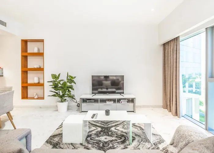 Modern Large Studio Central Park Difc